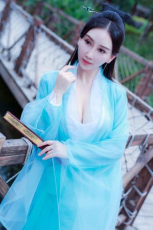 免费美女视频