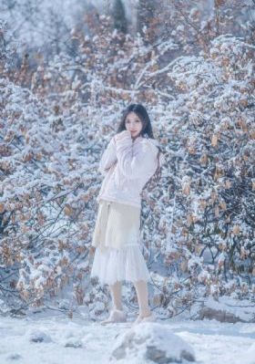 小恩雅吐牛奶舞蹈
